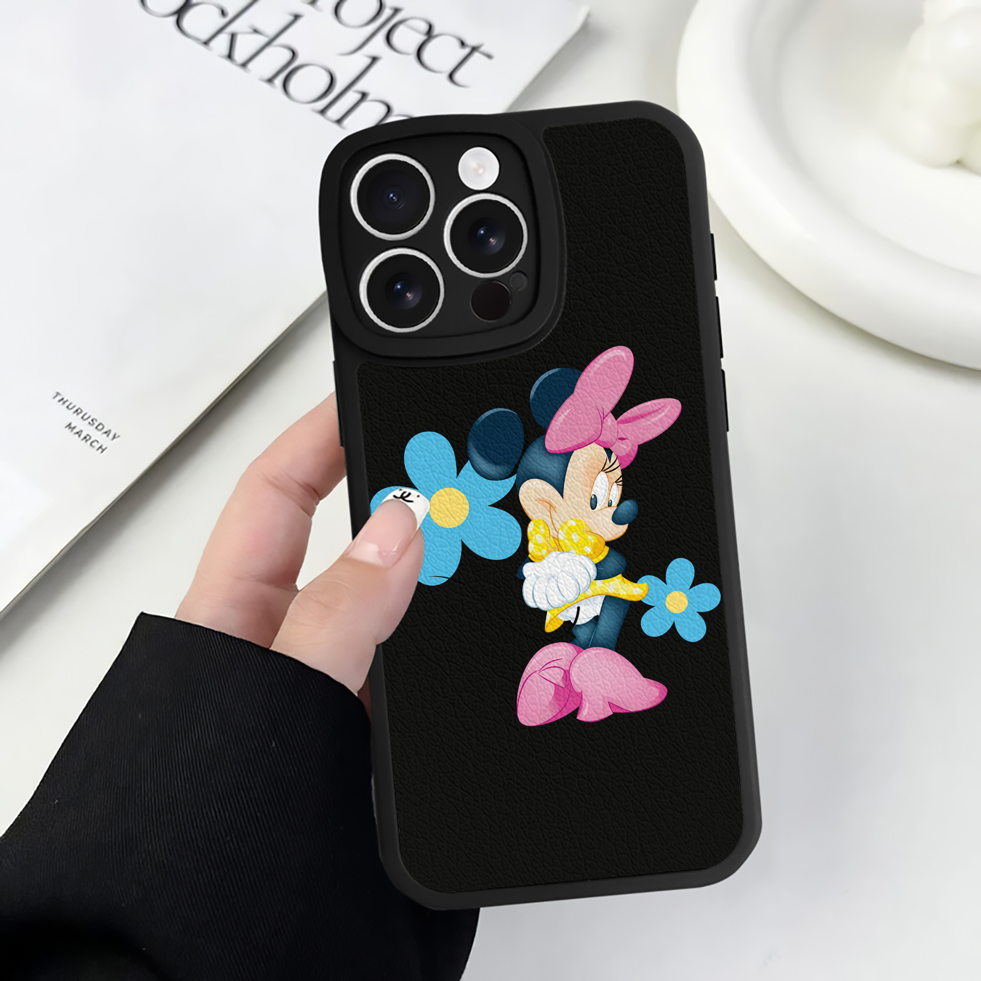 （画像用） ミッキーマウス Mickey Mouse 【iPhone 16シリーズ対応】シリコンスマホケース（レザー調） 材質：シリコン
